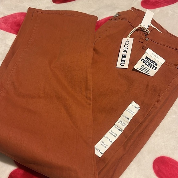 NWT Code Bleu
Plus Size Chelsea Straight Leg Stretch Denim Jeans in terracotta - Picture 11 of 11
